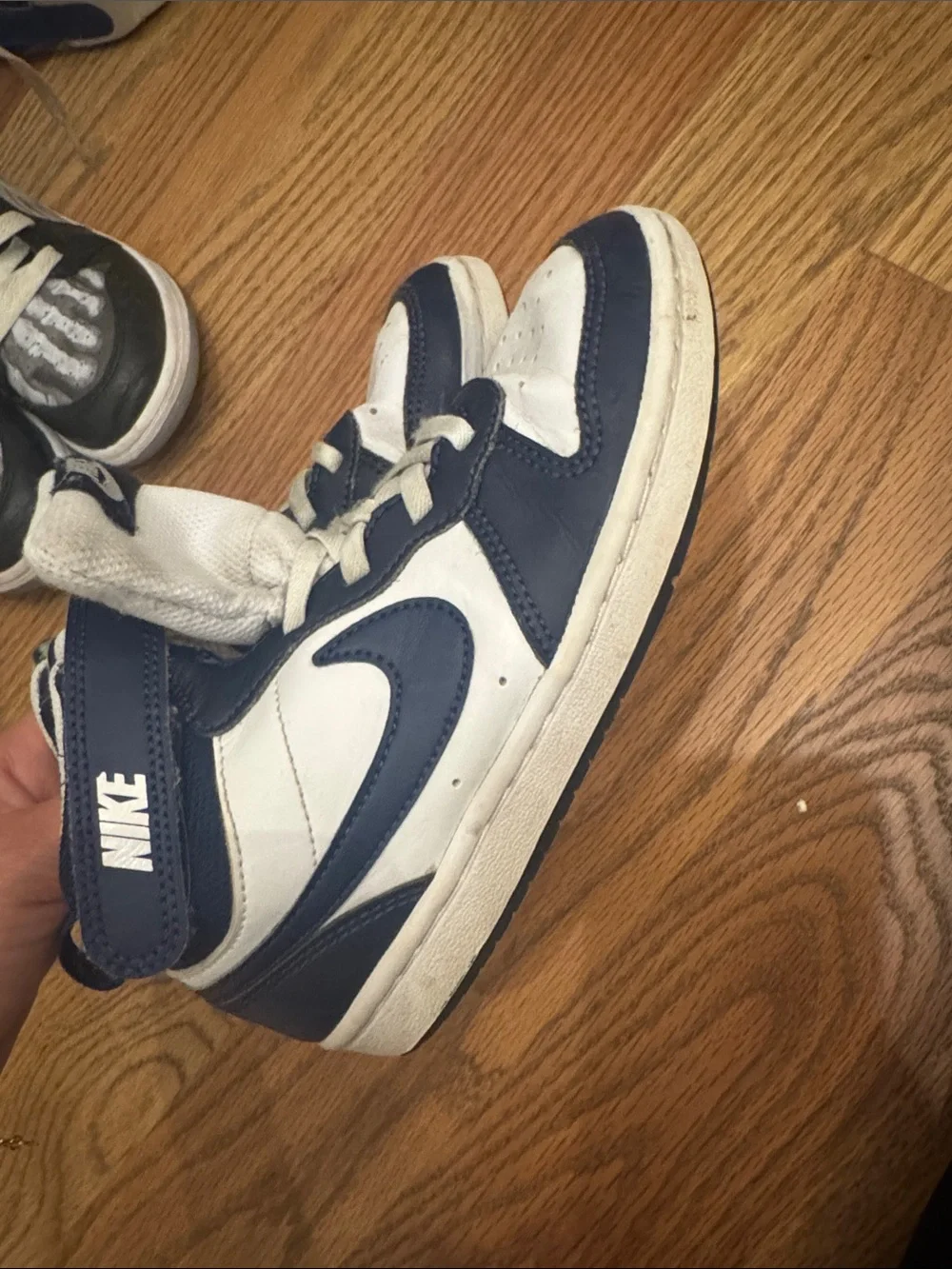 Nike Kids High-Top Sneakers in White and Navy Blue - Picture 3 of 4